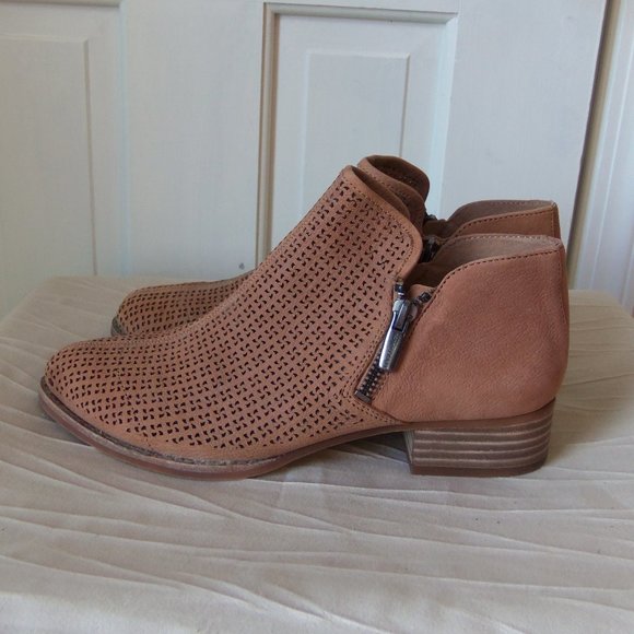 Vince Camuto Tan Perforated Leather Booties sz 7.5 - Picture 3 of 14